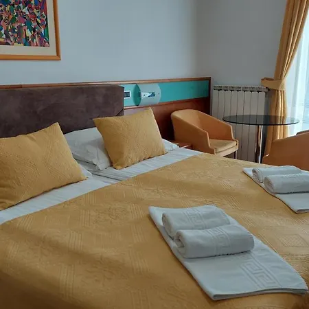 La Rossa Oda ve Kahvaltı 4*