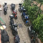 La Rossa Oda ve Kahvaltı 4*